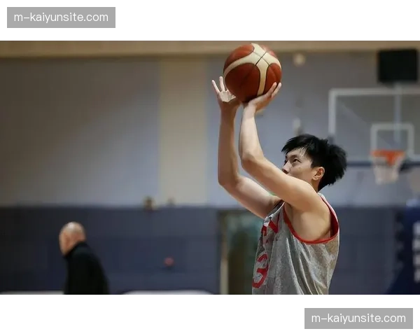 胡明轩膝盖伤势影响横移 广东后场攻防效率显著下滑